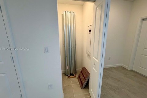 Снять в аренду таунхаус в Флорида-Сити, Флорида 3 спальни, 127.83м2, № 2005187 - фото 10