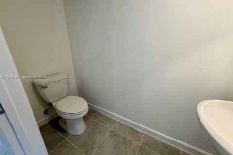 Снять в аренду таунхаус в Флорида-Сити, Флорида 3 спальни, 127.83м2, № 2005187 - фото 12