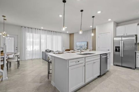 Townhouse in Clermont, Florida 5 bedrooms, 211.91 sq.m. № 2116724 - photo 9