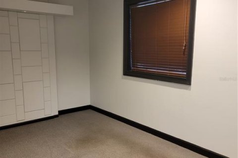 Commercial property in Venice, Florida 215.35 sq.m. № 2400290 - photo 6