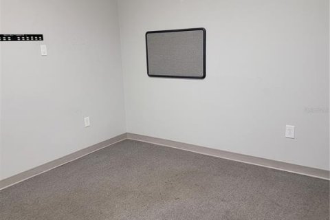 Commercial property in Venice, Florida 215.35 sq.m. № 2400290 - photo 5