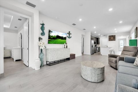 House in Lakewood Ranch, Florida 3 bedrooms, 153.29 sq.m. № 2324199 - photo 5