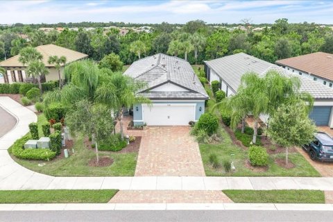 House in Lakewood Ranch, Florida 3 bedrooms, 153.29 sq.m. № 2324199 - photo 2