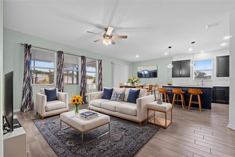 House in Haines City, Florida 4 bedrooms, 171.68 sq.m. № 1843086 - photo 4