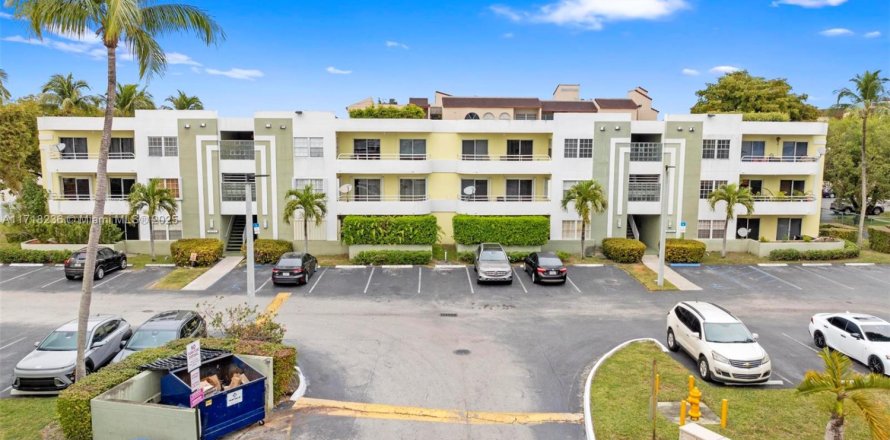 Кондоминиум с 2 спальнями в Майами, Флорида № 1984949