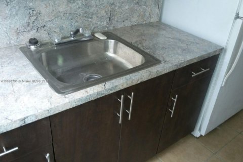 Propiedad comercial en venta en Miami Beach, Florida № 1948130 - foto 19