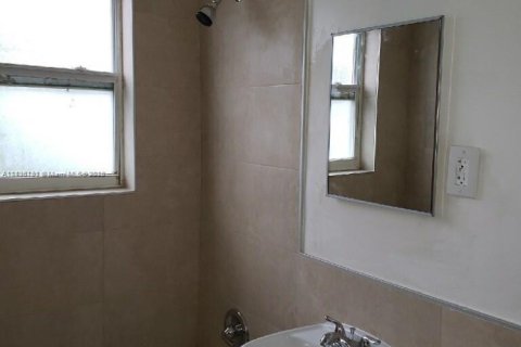 Propiedad comercial en venta en Miami Beach, Florida № 1948130 - foto 20