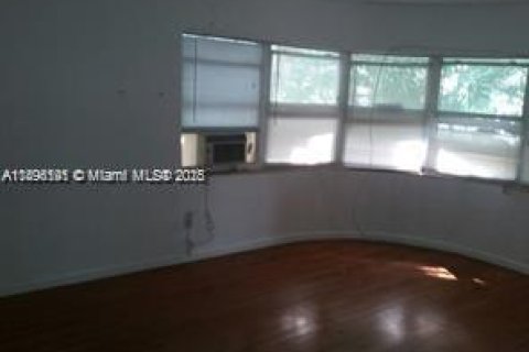 Propiedad comercial en venta en Miami Beach, Florida № 1948130 - foto 21