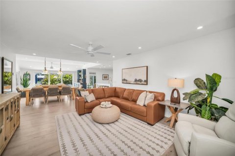 Villa ou maison à vendre à Holmes Beach, Floride: 4 chambres, 189.89 m2 № 2149809 - photo 12