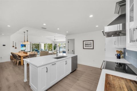 Villa ou maison à vendre à Holmes Beach, Floride: 4 chambres, 189.89 m2 № 2149809 - photo 16