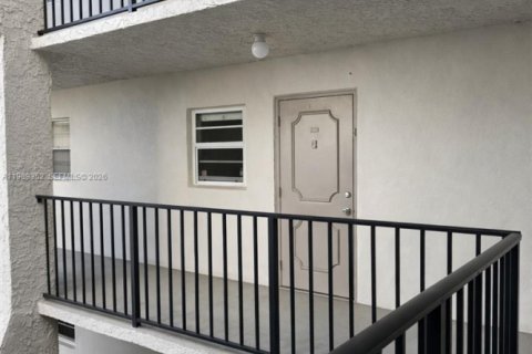 Copropriété à louer à Davie, Floride: 1 chambre, 80.82 m2 № 2051485 - photo 2