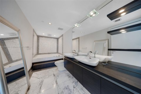 Condo in Miami, Florida, 2 bedrooms  № 1652626 - photo 18