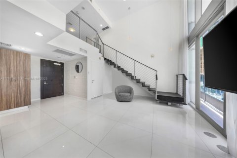 Condo in Miami, Florida, 2 bedrooms  № 1652626 - photo 11