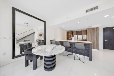 Condo in Miami, Florida, 2 bedrooms  № 1652626 - photo 9