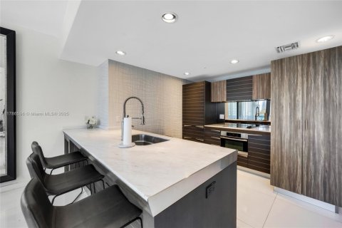 Condo in Miami, Florida, 2 bedrooms  № 1652626 - photo 8