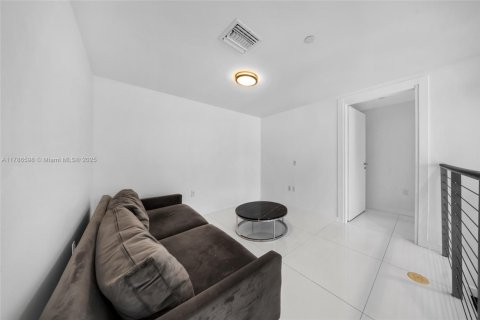 Condo in Miami, Florida, 2 bedrooms  № 1652626 - photo 16