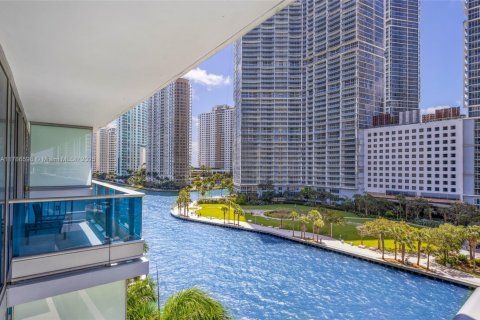 Condo in Miami, Florida, 2 bedrooms  № 1652626 - photo 1