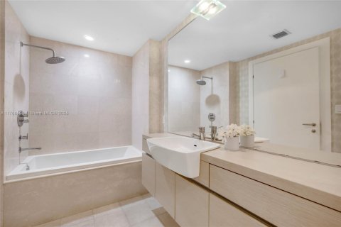Condo in Miami, Florida, 2 bedrooms  № 1652626 - photo 23