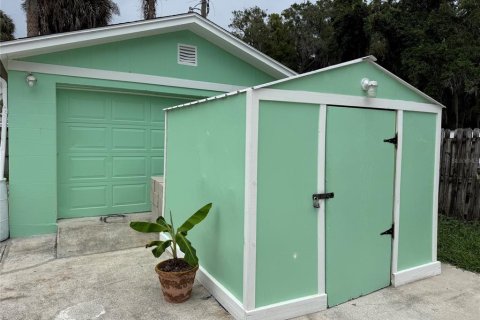 House in New Port Richey, Florida 2 bedrooms, 105.54 sq.m. № 2102484