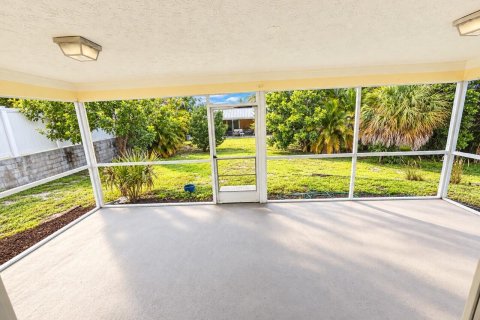 House in Hobe Sound, Florida 2 bedrooms, 108.14 sq.m. № 2384612 - photo 21