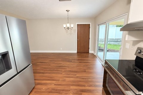 House in Hobe Sound, Florida 2 bedrooms, 108.14 sq.m. № 2384612 - photo 11