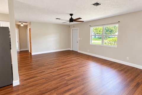 House in Hobe Sound, Florida 2 bedrooms, 108.14 sq.m. № 2384612 - photo 9