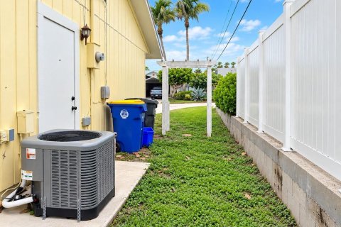 House in Hobe Sound, Florida 2 bedrooms, 108.14 sq.m. № 2384612 - photo 24