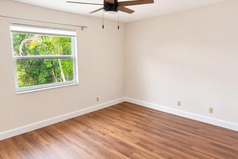 House in Hobe Sound, Florida 2 bedrooms, 108.14 sq.m. № 2384612 - photo 15