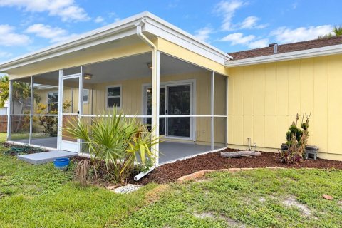 House in Hobe Sound, Florida 2 bedrooms, 108.14 sq.m. № 2384612 - photo 23