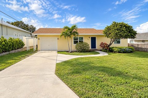 House in Hobe Sound, Florida 2 bedrooms, 108.14 sq.m. № 2384612