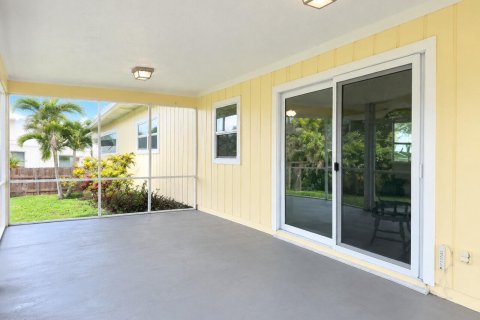 House in Hobe Sound, Florida 2 bedrooms, 108.14 sq.m. № 2384612 - photo 22