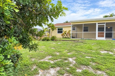 House in Hobe Sound, Florida 2 bedrooms, 108.14 sq.m. № 2384612 - photo 27