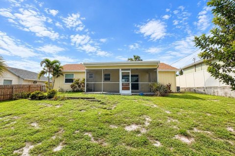 House in Hobe Sound, Florida 2 bedrooms, 108.14 sq.m. № 2384612 - photo 25