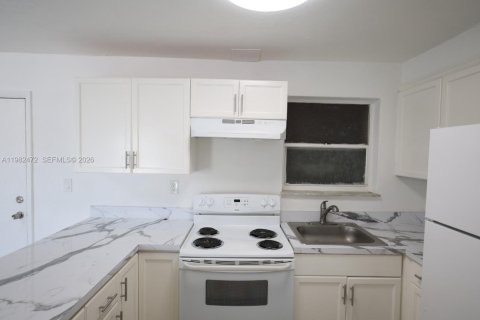 Снять в аренду квартиру в Хайалиа, Флорида 2 спальни, № 2045272 - фото 3