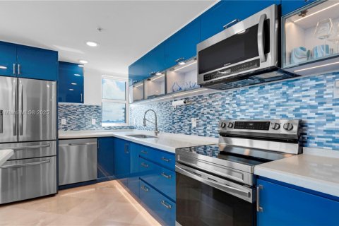 Снять в аренду кондоминиум в Норт-Бей-Виллидж, Флорида 3 спальни, 159.05м2, № 2034371 - фото 11