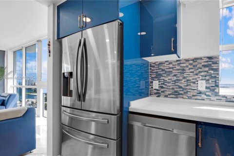 Снять в аренду кондоминиум в Норт-Бей-Виллидж, Флорида 3 спальни, 159.05м2, № 2034371 - фото 12