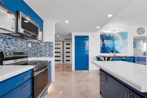 Снять в аренду кондоминиум в Норт-Бей-Виллидж, Флорида 3 спальни, 159.05м2, № 2034371 - фото 9