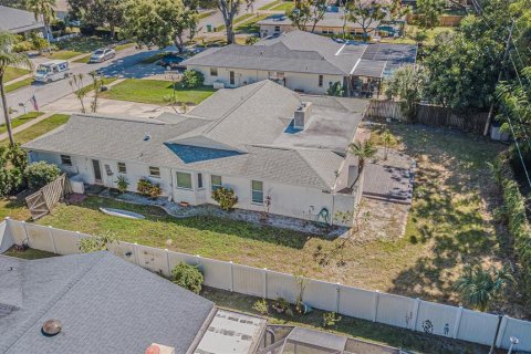 House in Palm Harbor, Florida 4 bedrooms, 214.79 sq.m. № 2201724 - photo 8