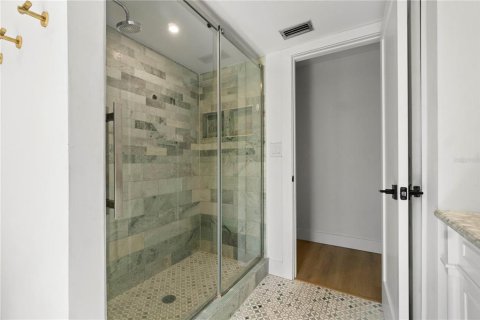House in Palm Harbor, Florida 4 bedrooms, 214.79 sq.m. № 2201724 - photo 22