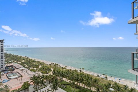 Condominio en venta en Bal Harbour, Florida, 1 dormitorio, 117.15 m2 № 1229039 - foto 3
