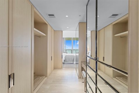 Condominio en venta en Bal Harbour, Florida, 1 dormitorio, 117.15 m2 № 1229039 - foto 16