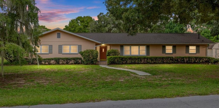 House in Ocala, Florida 3 bedrooms, 164.25 sq.m. № 1844862