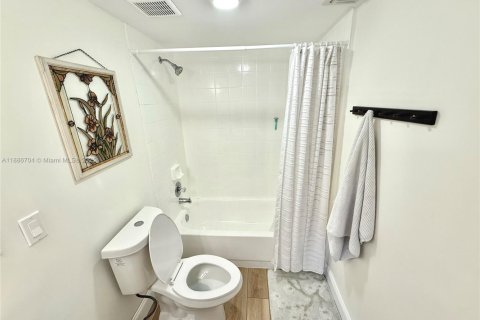 Condo in Plantation, Florida, 2 bedrooms  № 2054296 - photo 22