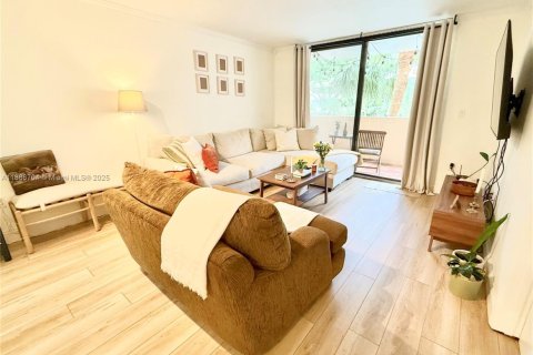 Condo in Plantation, Florida, 2 bedrooms  № 2054296 - photo 11