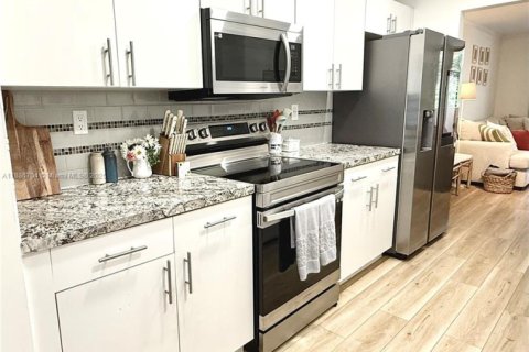 Condo in Plantation, Florida, 2 bedrooms  № 2054296 - photo 8