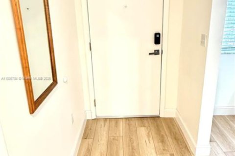 Condo in Plantation, Florida, 2 bedrooms  № 2054296 - photo 5