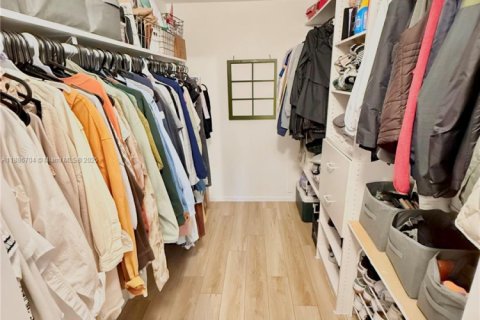 Condo in Plantation, Florida, 2 bedrooms  № 2054296 - photo 17