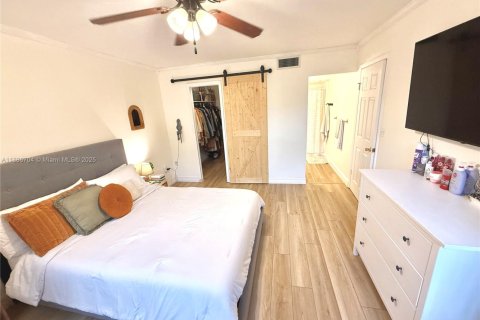 Condo in Plantation, Florida, 2 bedrooms  № 2054296 - photo 15