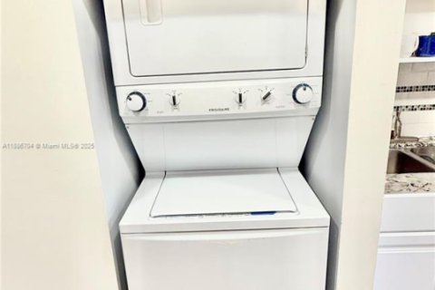 Condo in Plantation, Florida, 2 bedrooms  № 2054296 - photo 29