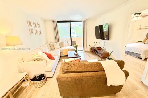 Condo in Plantation, Florida, 2 bedrooms  № 2054296 - photo 12